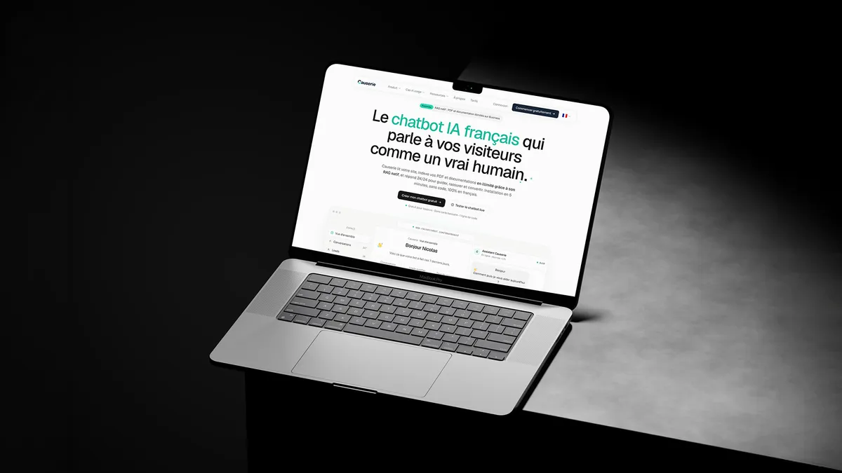 Site du chatbot IA français Causerie affiché sur MacBook, avec le tableau de bord des conversations, réalisé par Codecircle