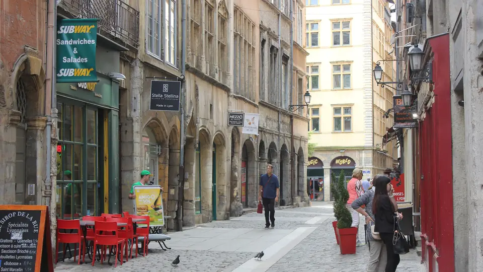 La rue Saint-Jean, dans le Vieux Lyon